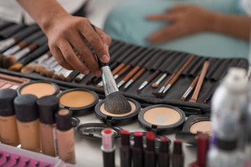 Applying powder