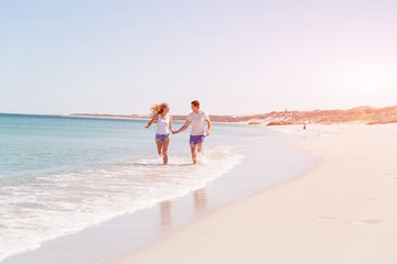 Naklejka premium Romantic young couple on the beach