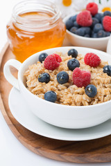 oat porridge with berries and honey