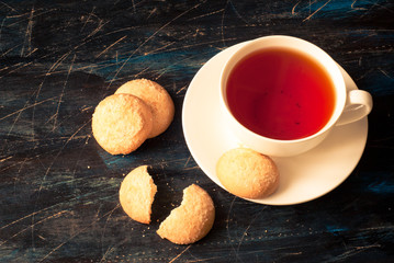 Black tea with cookies.