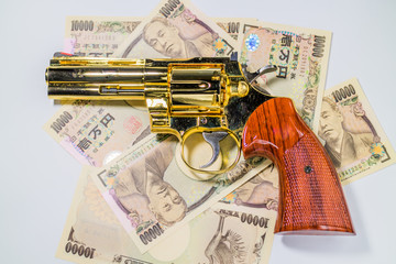 拳銃とお金