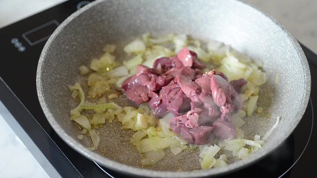 fried livers with onion
