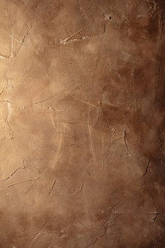 Стена коричневого цвета подсвеченная с лева источником света.