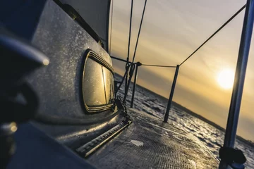 Papier Peint photo Lavable Naviguer Sailboat going fast during sunset