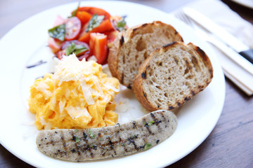 omelette with bread