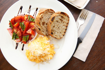 omelette with bread