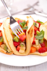 crepe with fruits