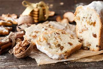 Сake with raisins and cinnamon