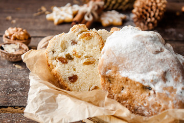 Сake with raisins and cinnamon