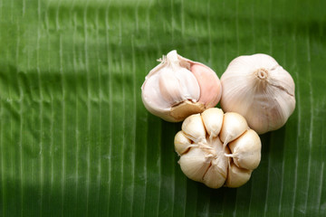 Garlic on banana leaves