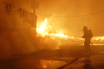 Obraz premium Strażacy Niebezpieczeństwo pracy