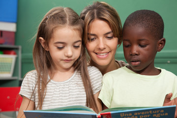 kindergarten class reading a book