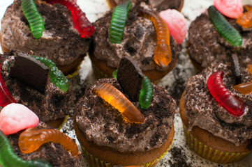 Ideas for Halloween. Cakes with sweet worms.