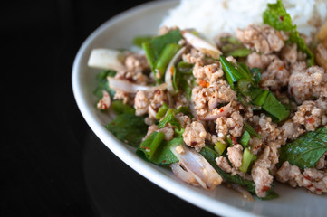Spicy minced pork salad