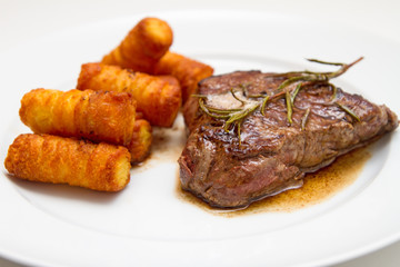 Rinderfilet mit Kroketten