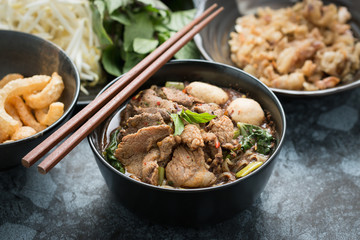 thai pork noodle