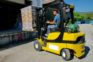 logistique-déchargement de palettes