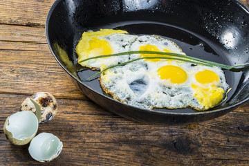 oeufs de caille au plat