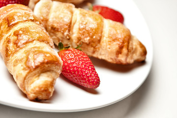 cannoli with strawberries