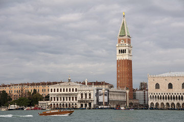 Fototapeta na wymiar Hermosas ciudades de Europa, Venecia en Italia