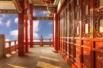 Blue sky and white clouds, ancient Chinese architecture: garden. - 98283576