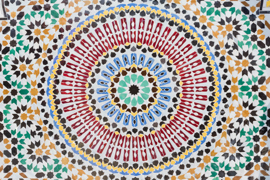 Round shape mosaic in moroccan style