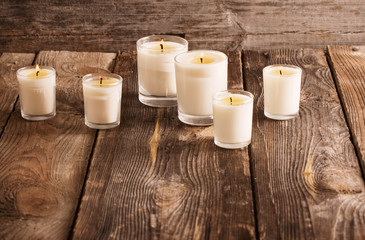 Obraz na płótnie Canvas scented candles on old wooden background