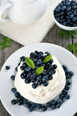 Meringue cake with fresh berries