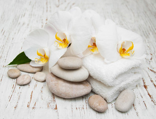 Fototapeta na wymiar White orchids with massage stones