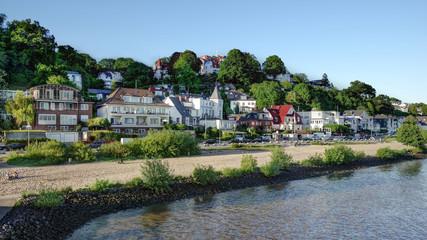 Elbstrand in Hamburg Blankenese im Sommer