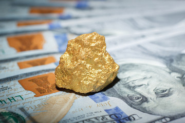  big gold nugget and dollar bills