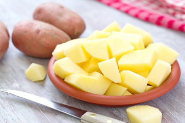 Raw cutted potatoes