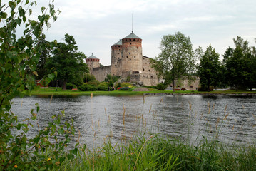 Fototapeta premium Burg Olavinlinna in Savonlinna, Finnland 