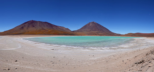 Laguna Verde lake in Bolivia © robnaw