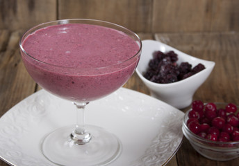 Smoothie of blackberries and cranberries with marshmallow