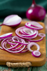 red onion on cutting board
