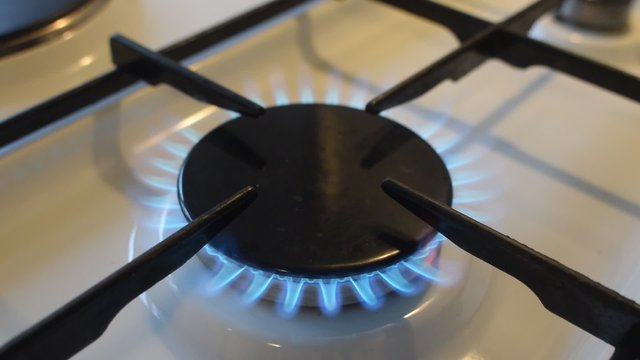 Burning gas stove