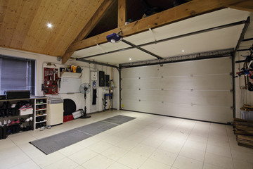 intérieur garage maison deux voitures