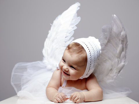 Angelito con gorro sonriendo