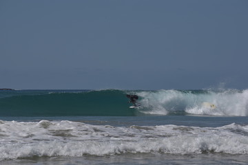 Surfen an der Playa Hermosa in Costa Rica