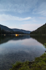Naklejka premium Lightning Lake at Night