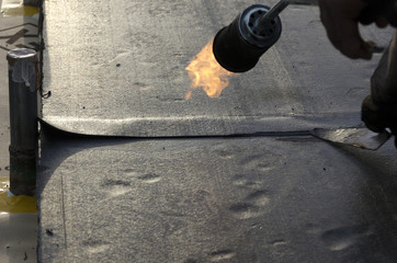 flame during welding of a waterproofing membrane on a roof