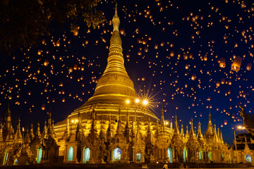 Shwedagon pagoda - obrazy, fototapety, plakaty