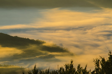  Jesienne poranne mgły na  Jaworzynie Krynickiej w Beskidzie Sądeckim ,Małopolska,Polska