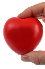 Obraz premium Un cœur entre les doigts 