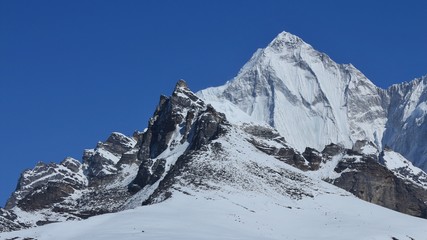 Fototapeta premium Pointed mountain Palung Ri, Gokyo valley