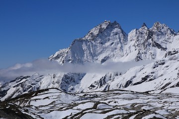 Fototapeta premium Scene in the Gokyo valley, glacier and high mountains
