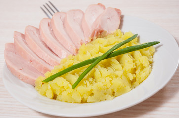 chicken breast and mashed potatoes