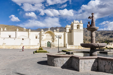 Obraz premium Colonial church and statue in the Colca Canyon, Peru
