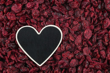 Heart pointer, the price tag lies on dried cranberry